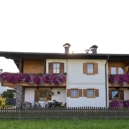 Gaestehaus Schwaiger - Wiesenweg Accommodatie bij particulieren Kössen