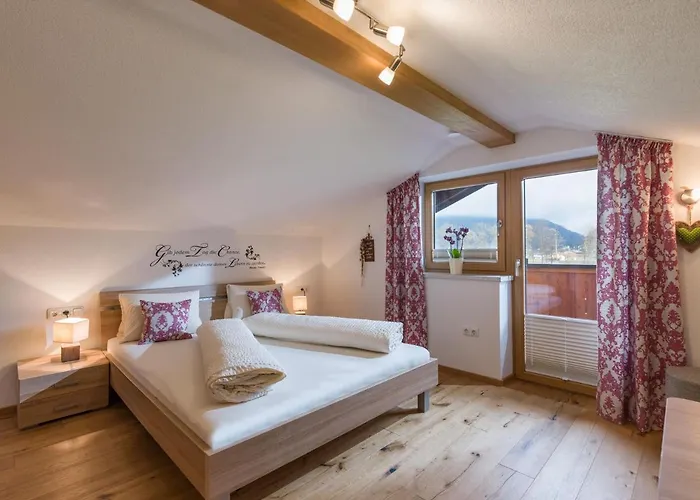 Gaestehaus Schwaiger - Wiesenweg Kwatera prywatna Kössen