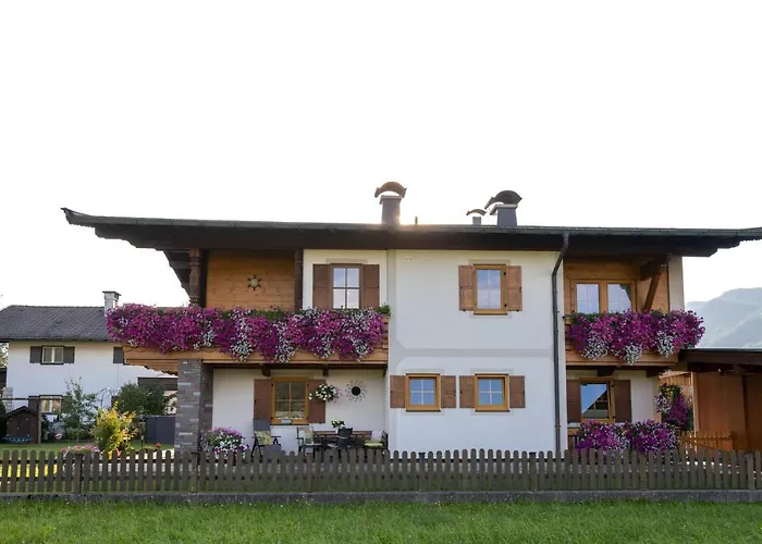 Gaestehaus Schwaiger - Wiesenweg Kwatera prywatna Kössen